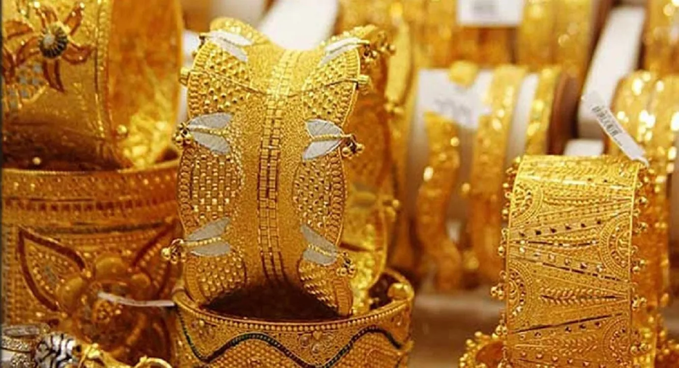 Gold price hits record Tk. 202,195 per bhori