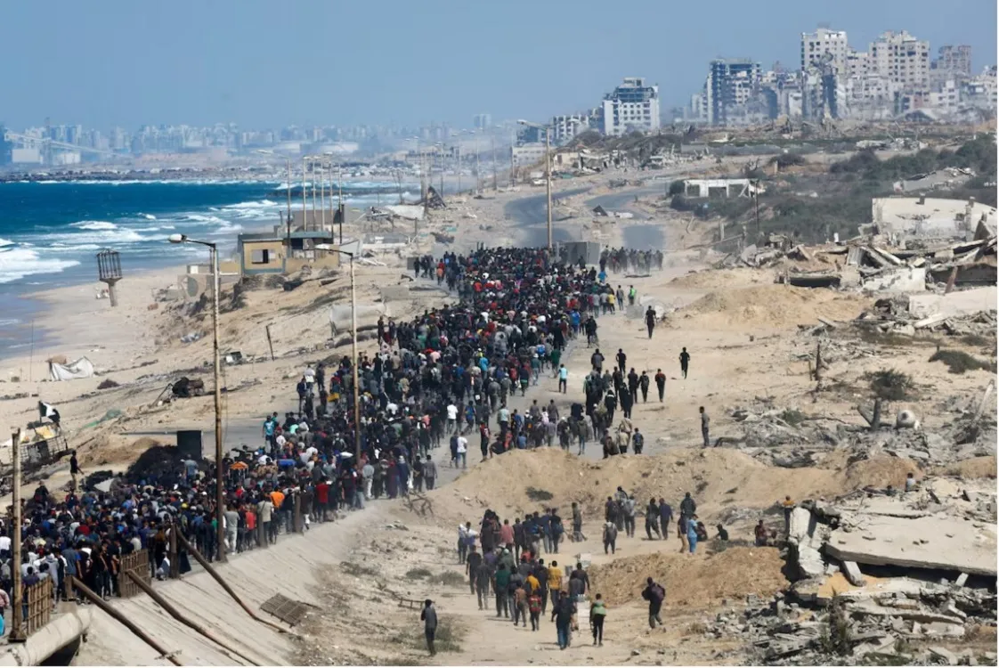 Thousands Trek Back to wrecked Gaza Homes