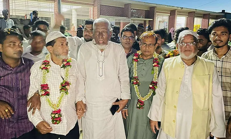 Farewell reception for teacher in Anwara