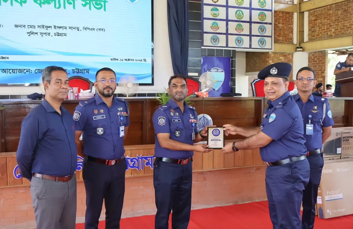 Golam Sarwar of Chandanaish Police Station is the best OC of Chittagong district
