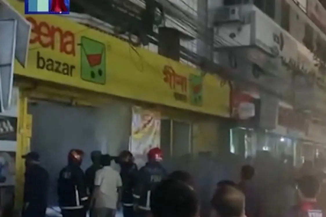 Quick Action Averts Disaster: Fire at Mohammadpur Meena Bazar Outlet Contained