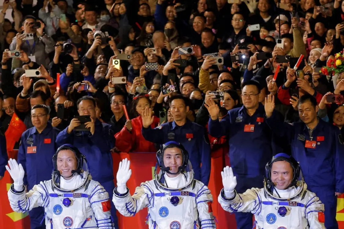 China Launches Shenzhou-21 to 'Heavenly Palace' with Youngest Astronaut and Mice