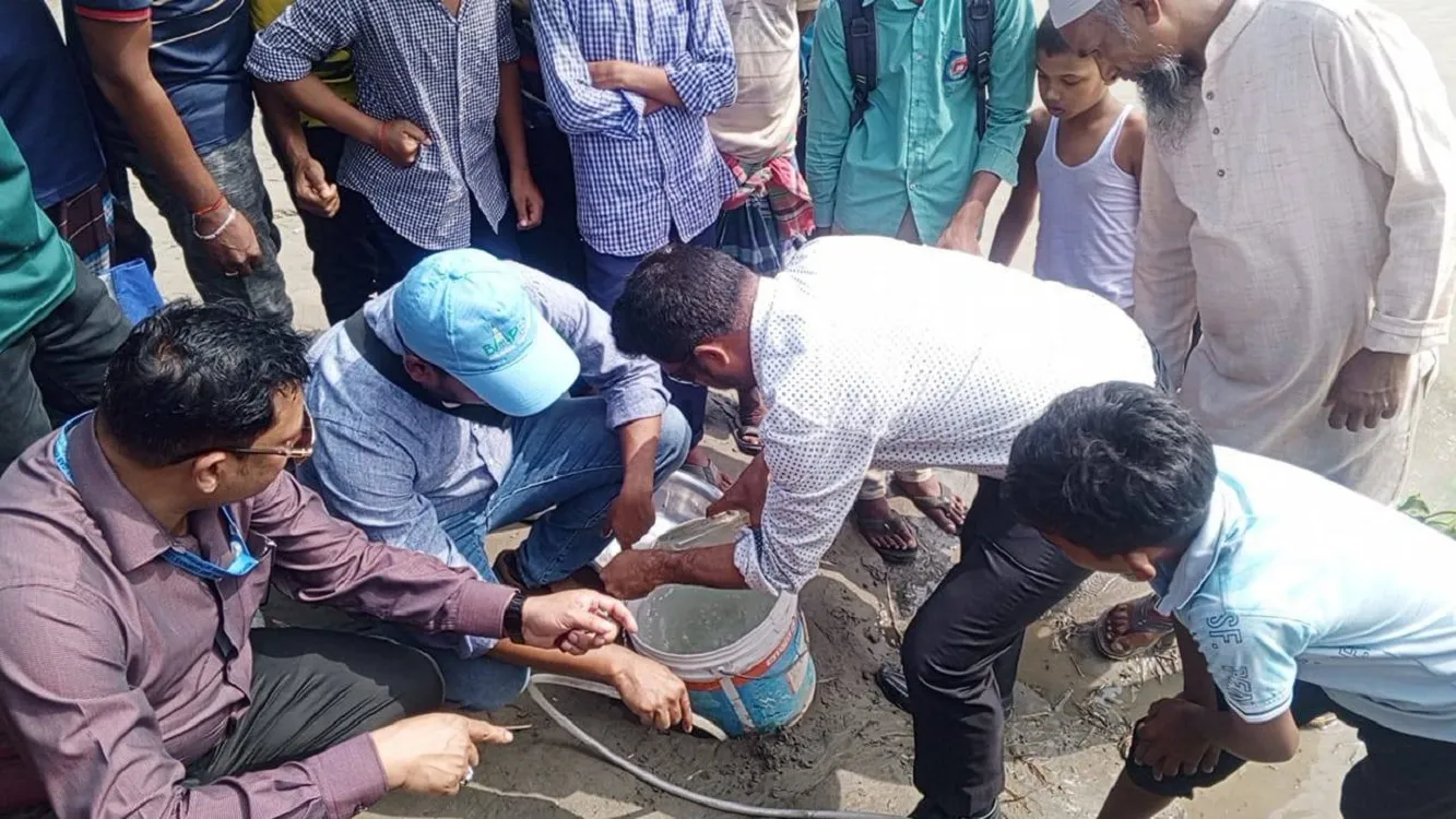 Gas leak in Rajshahi's Padma River