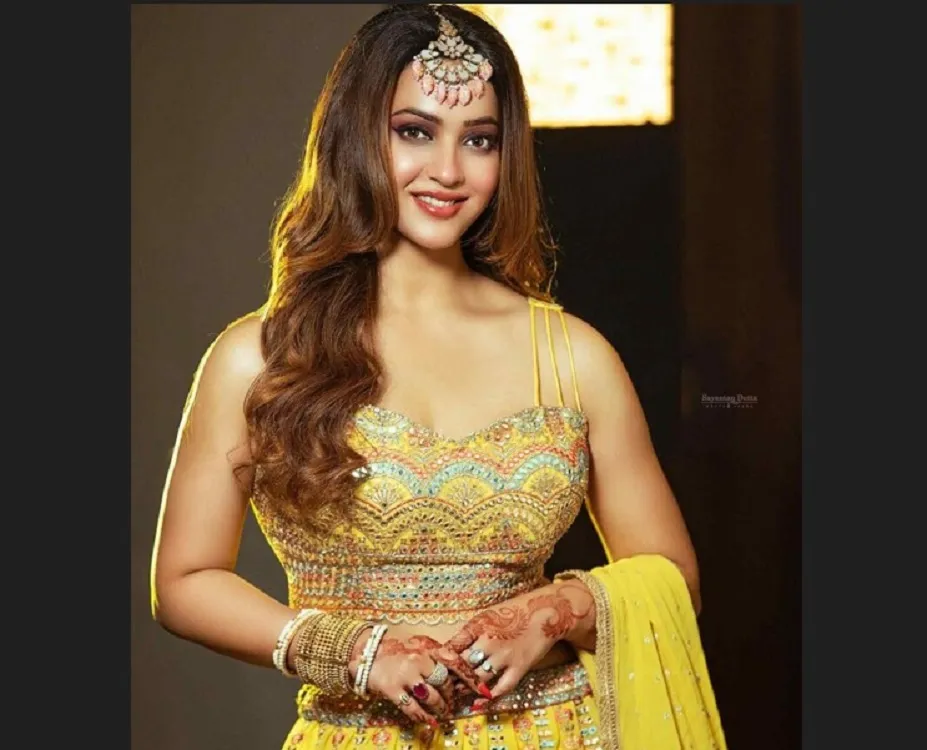 Kaushani Mukerji Faces No-Makeup Challenge in 'Bloodses 2'