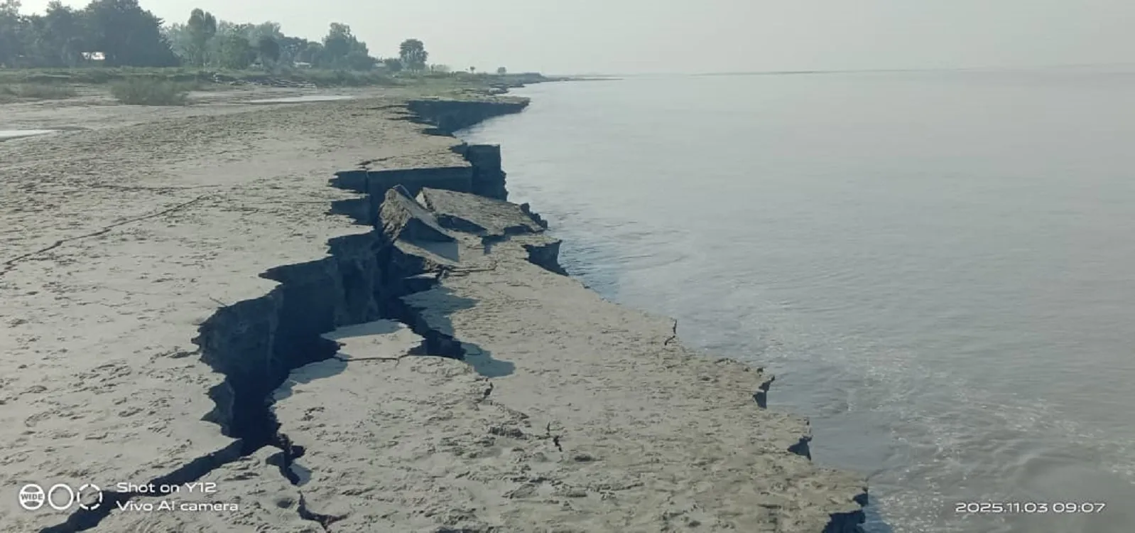 Jamuna River begun Erosion in Sariakandi