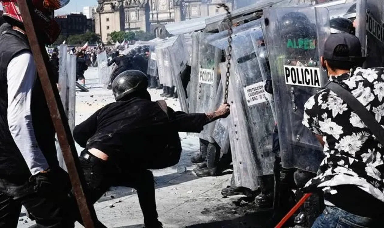 Mexico City Protest Erupts in Violence Over Security Policies; 120 Injured