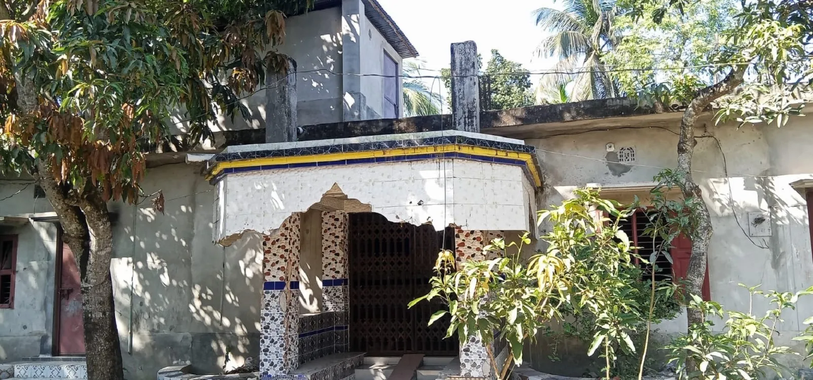 Houses of UP Chairman and his brother attacked and vandalized in Boalmari after Sheikh Hasina's case verdict