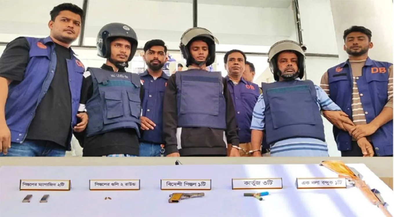 Three people were arrested with guns in Chattogram