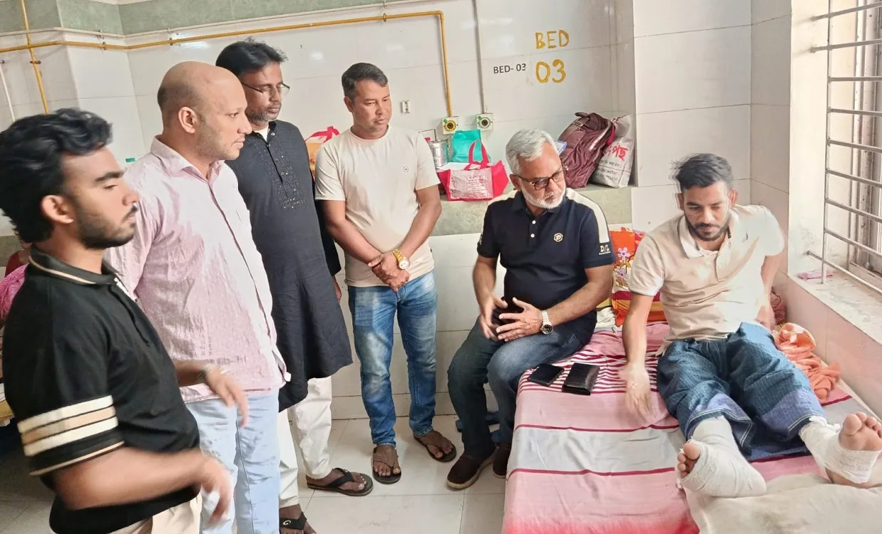 BNP leader Mirza Mustafa Zaman supports ill leaders and activists in Sirajganj