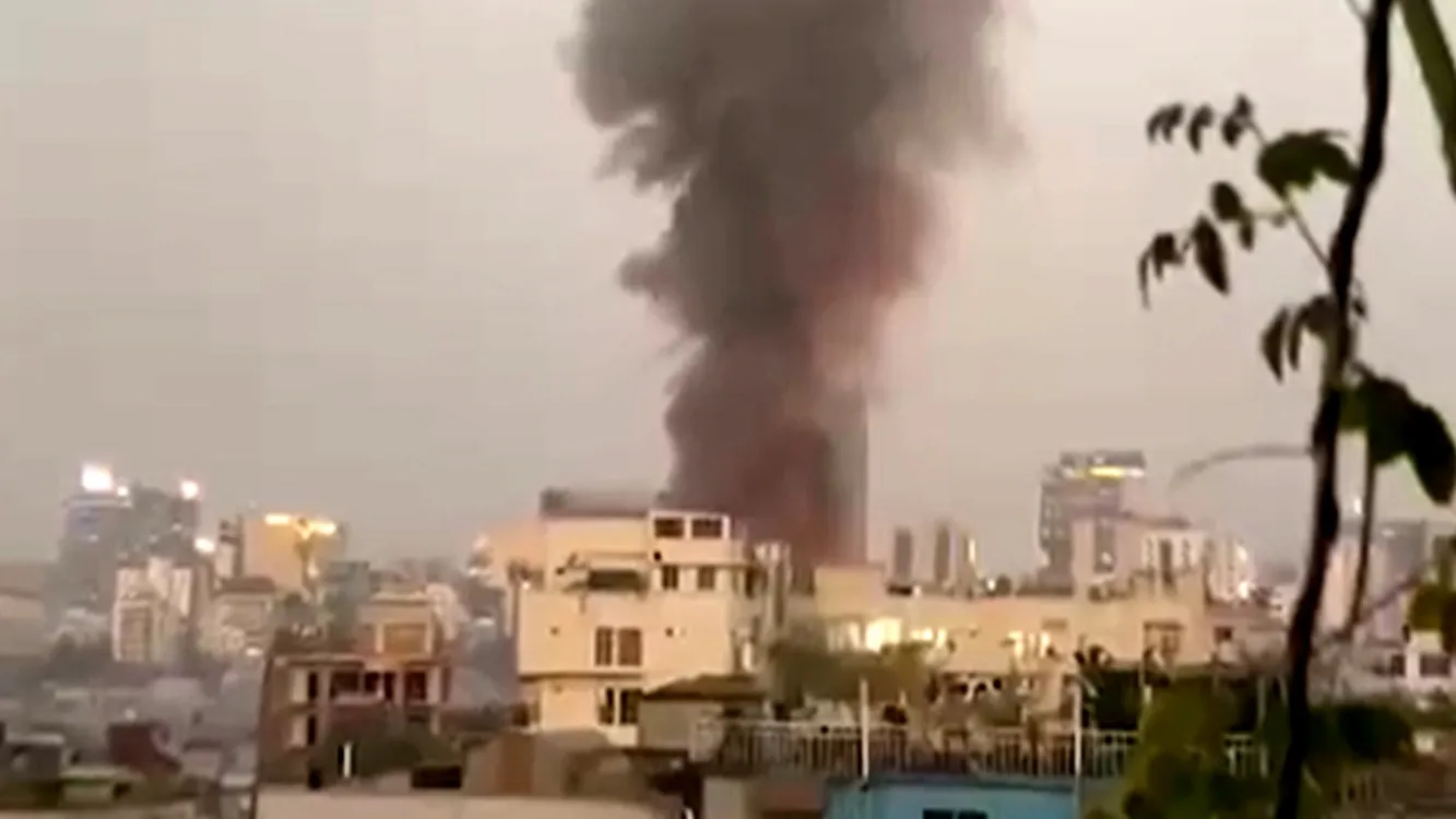 Major Fire Erupts in Capital Slum; 11 Fire Units Deployed