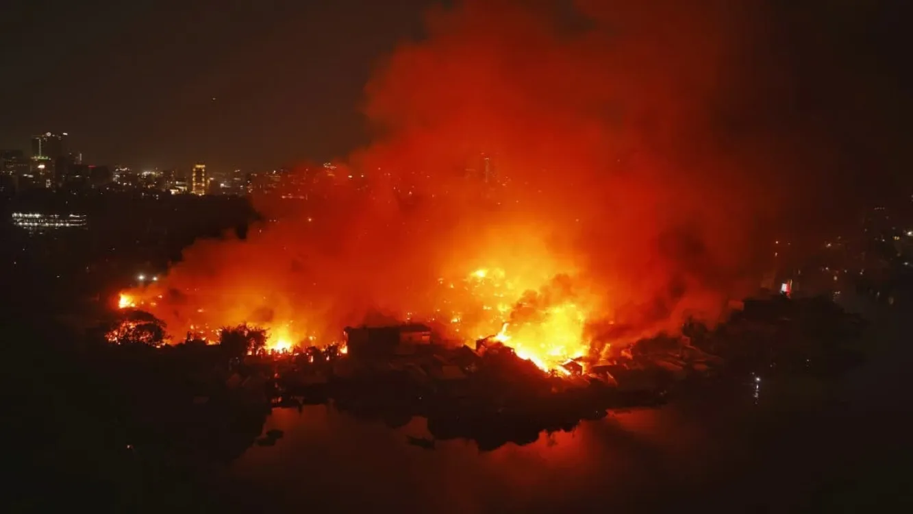 Massive Blaze Engulfs Dhaka's Korail Slum: 19 Units Battle Water Crisis in 5-Hour Fire