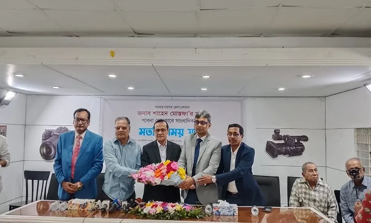 Pabna's new Deputy Commissioner interacts with journalists