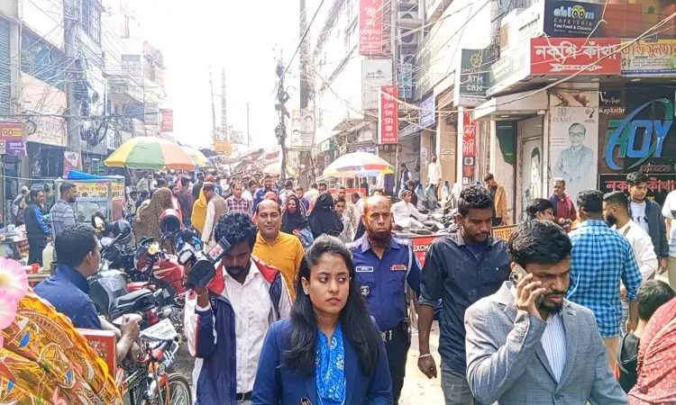 The raid was executed by Assistant Commissioner and Executive Magistrates Md. Atiqur Rahman and Nuzhat Tabassum: Photo Mofijur Rahaman Shipon, Faridpur