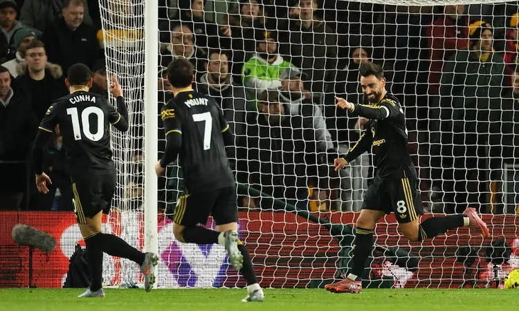 Fernandes Double Lifts Man United to 4-1 Win; Wolves' Plight Deepens