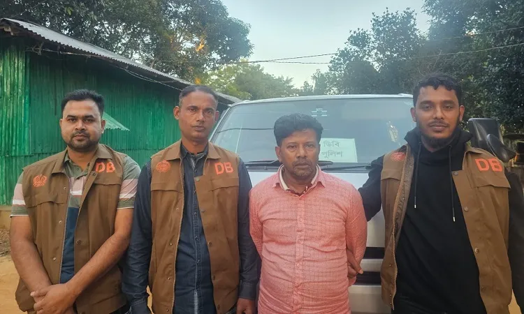 Weapons maker arrested under cover of workshop in Lakshmipur