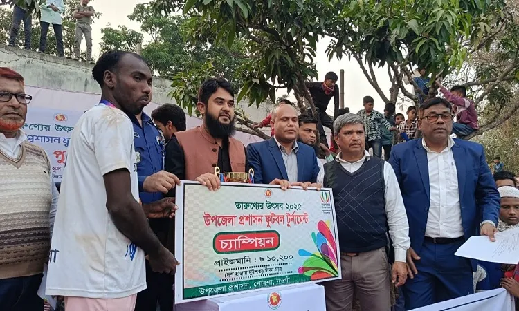 UNO Rakibul Islam, along with the support of the Upazila Administration, awarded the trophy: Photo M Roych Uddin, Porsha Representative