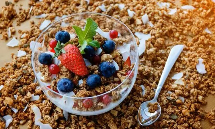 Top Gastroenterologist Ranks Foods for Gut Health: From ‘Bad’ Sugars to ‘Excellent’ Berries