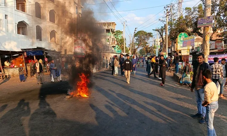 Highway blockade in Jhalakathi demanding justice for Osman Hadi's killers