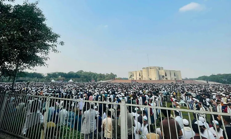 Hundreds of Thousands Attend Sharif Osman Hadi’s Janaza at Parliament South Plaza
