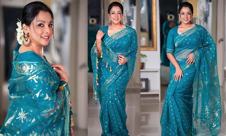 Actress Runa Khan goes viral on social media for her elegant Jamdani saree look.