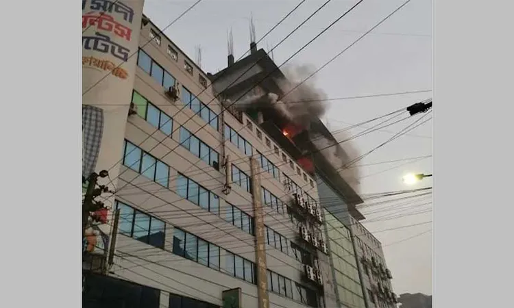 Fire Breaks Out at Gulistan’s Pir Yemeni Market; 6 Fire Units Responding