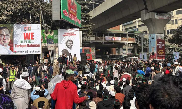 Shahbagh Blockade Resumes as Inqilab Moncho Intensifies Demands for Hadi’s Justice