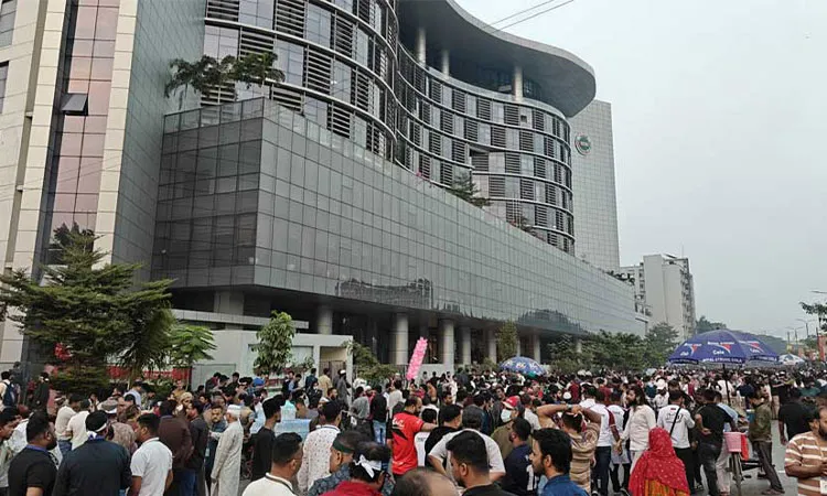 BTRC Office Under Attack: Mobile Traders Clash with Police Over NEIR Launch