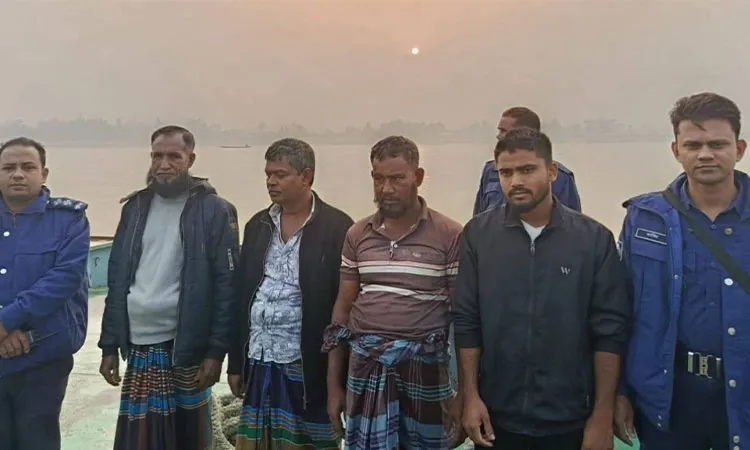Five workers fined Tk 1 lakh for illegally extracting sand from Jamuna River in Sirajganj