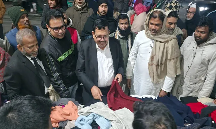 Pabna Leader Shimul Biswas Sets Example by Wearing Sidewalk Winter Clothes
