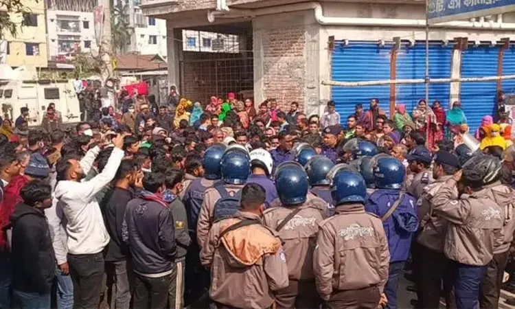 Workers protest in Gazipur demanding arrears of wages, throw tear shells