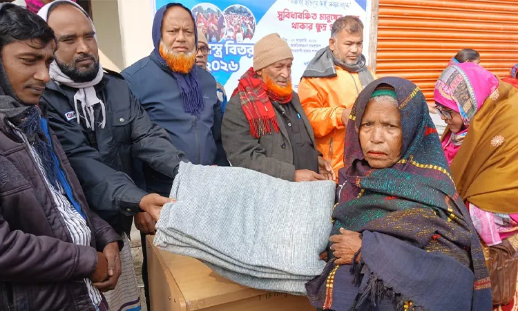 Distribution of winter clothes among the needy women in Nageshwari