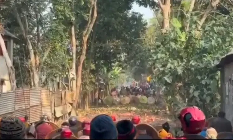 Bloody clash over dominance in Bhanga: 25 including men and women injured