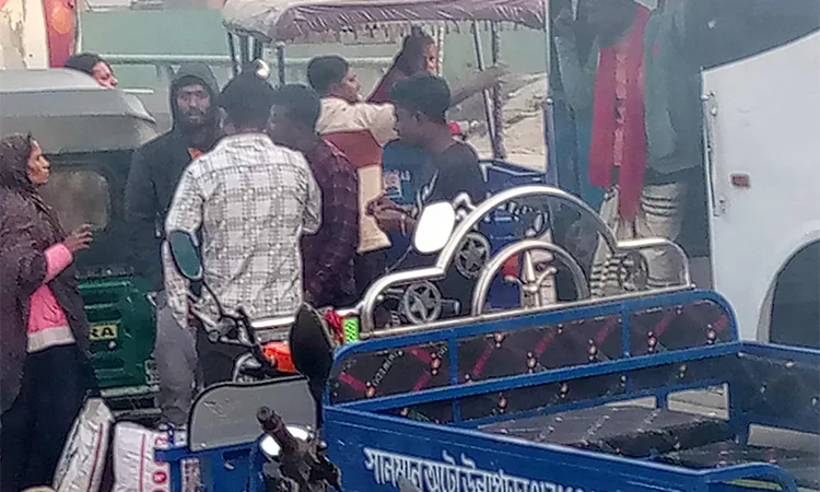 Extortion allegations surrounding Hatikumrul Highway bus stand in Sirajganj