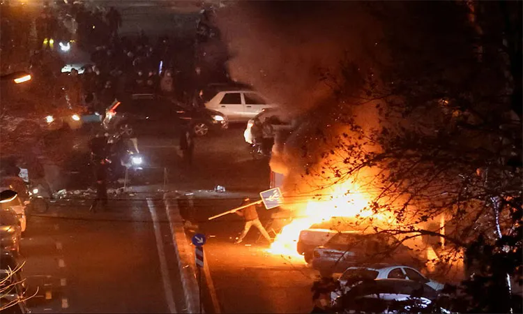 Iranian demonstrators gather in a street during a protest over the collapse of the currency's value, in Tehran, Iran: Photo RUETERS
