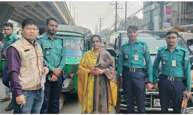BRTA's campaign for road safety in Chattogram, led by Magistrate Fahmida