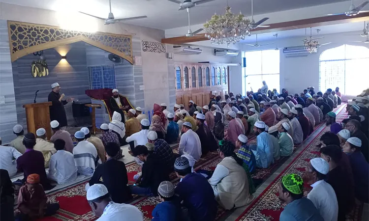 Mohanganj OC Exchanges Views on Law and Order at Model Mosque