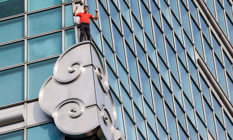 US climber Alex Honnold scaled Taipei 101 without ropes in a 91-minute: Photo collected