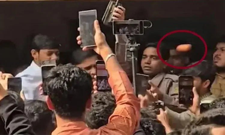 Eggs hurled at NCP leader Nasiruddin Patwary during Habibullah Bahar College event