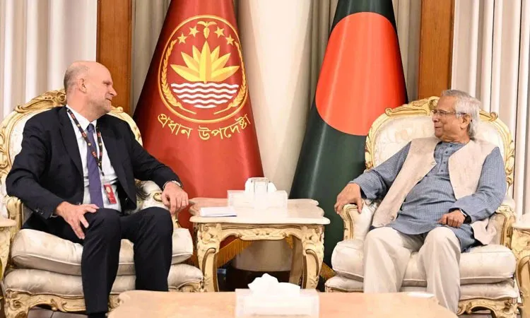 Chief Adviser Professor Muhammad Yunus today spoke with the newly appointed country representative of the United Nations High Commissioner for Refugees (UNHCR), Ivo Freijsen at the State Guest House Jamuna. Photo : CA's Press Wing