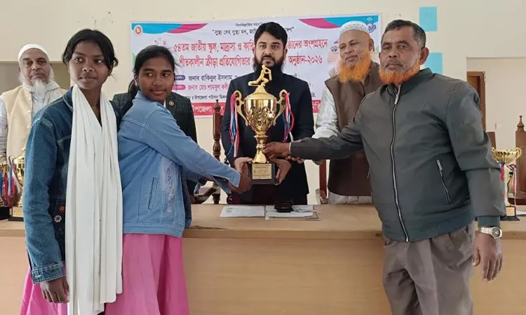 Prizes distributed for graffiti and painting competition in the colors of Porsche 24