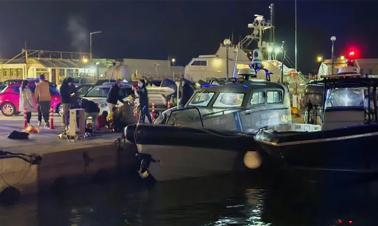 A migrant speedboat collided with a Greek coast guard vessel near Chios: Photo collected