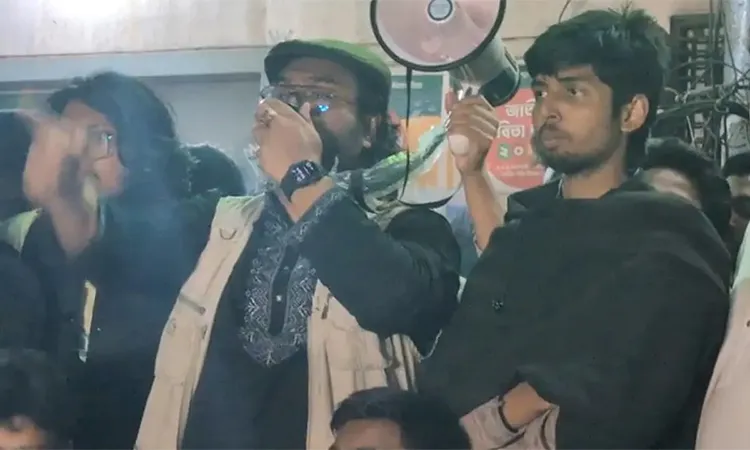 Addressing the workers, a leader said on behalf of member secretary Abdullah Al Jaber that a new programme would be announced on Saturday (7 February) and urged supporters to return home peacefully.