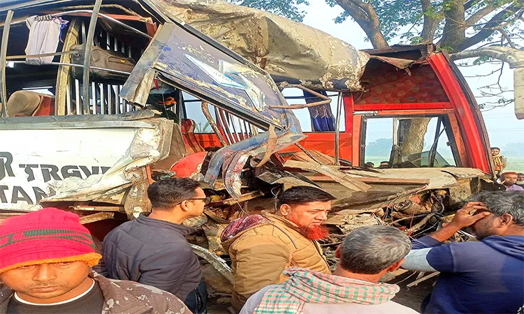 2 Killed 10 Injured in Pabna Bus Collision