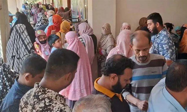 Long queues of voters at polling stations after noon