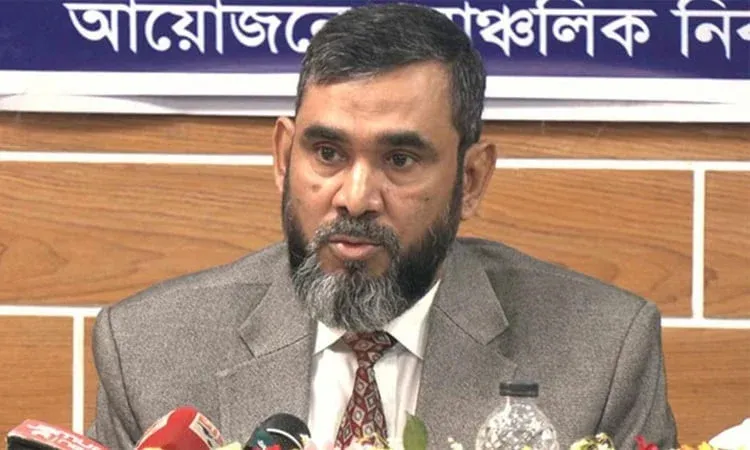 Election Commissioner Brig Gen Abul Fazal Md Sanaullah (retd) during the official announcement of the 13th Jatiya Sangsad election results at the Election Commission headquarters.