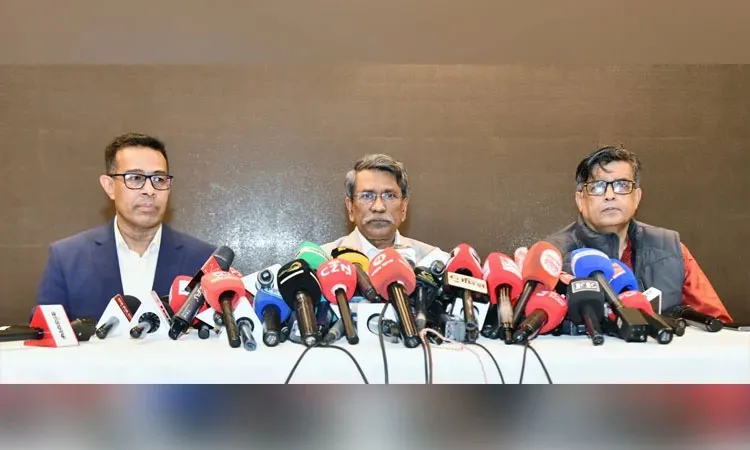 Ali Riaz urges parties to honour referendum mandate at Foreign Service Academy briefing this morning. Photo : PID