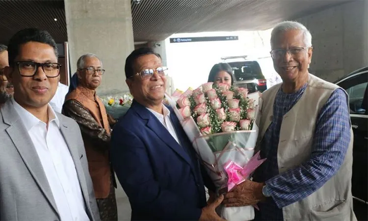 Dr. Muhammad Yunus was welcomed with flowers. Photo: Collected