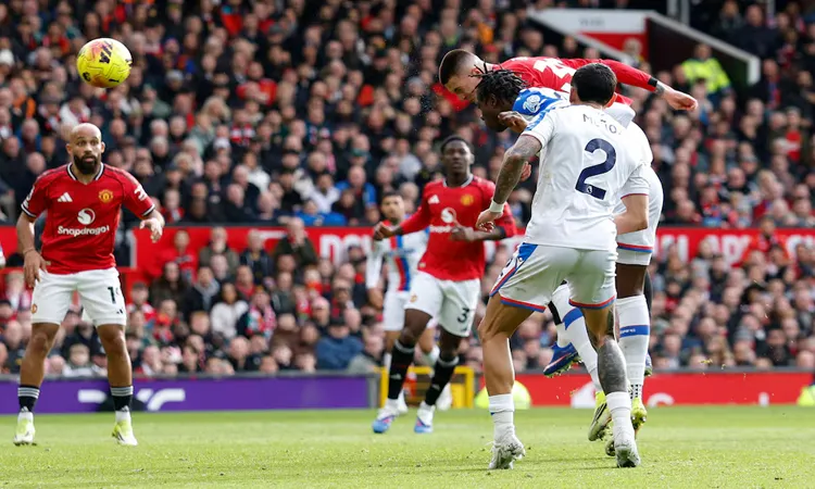 Former United goalkeeper Dean Henderson kept Palace in the game with fine saves.