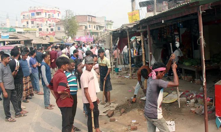The drive was led by Upazila Nirbahi Officer Ahmed Hasan and Upazila Assistant Commissioner (Land) Samiul Islam.