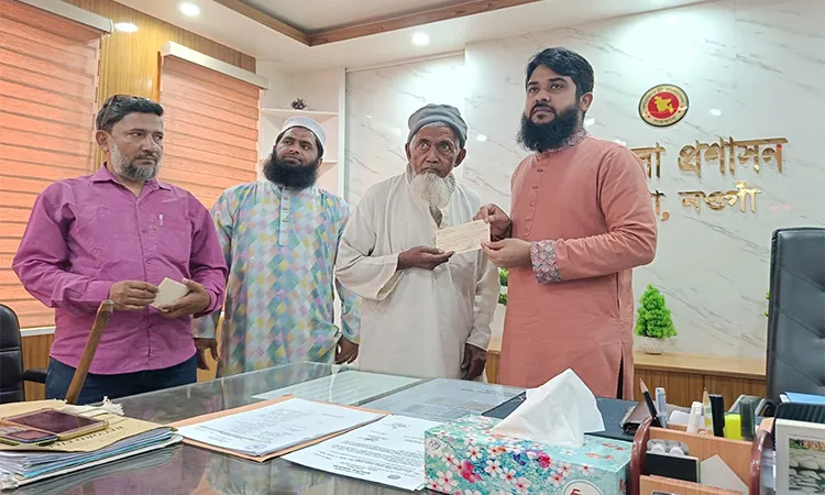 Porsha Islamic Foundation Distributes Zakat to 14 Individuals